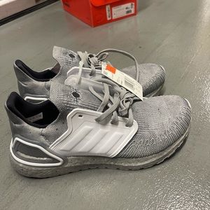 Adidas men size 7 color gray white